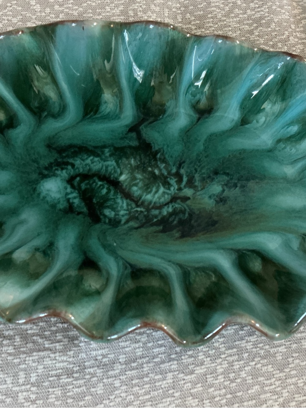 Vintage Blue Mountain Pottery Green Ceramic Decorative Bowl - Elegant Home Art